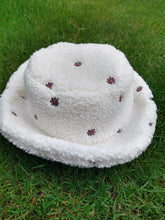 Load image into Gallery viewer, Teddy Sherpa Embroidered Daisies rosewood 0.7 M PIECE